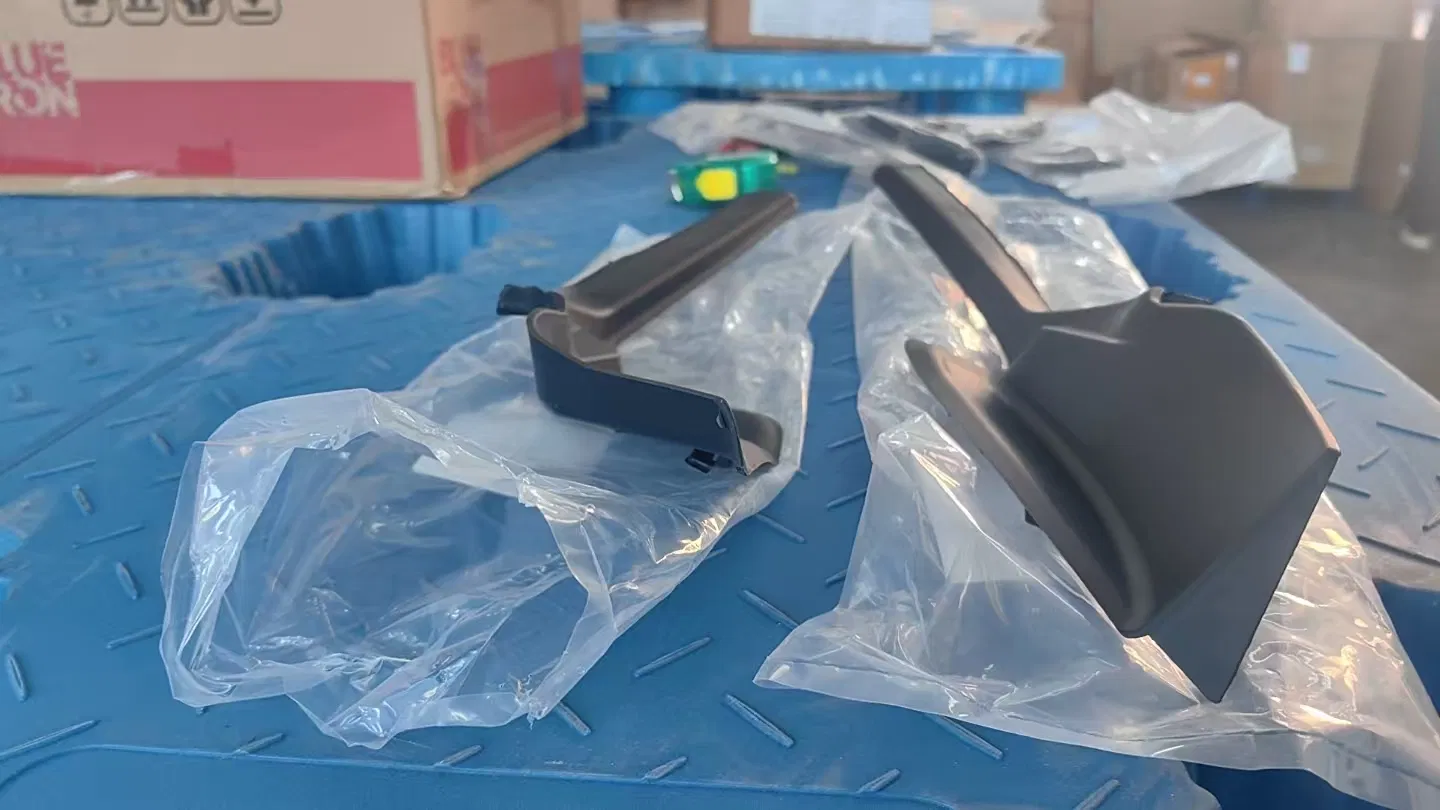 Czjf New Body Parts Car Accessories Wiper Deflector for Toyota RAV4 2020 OE 538660r070 538670r070