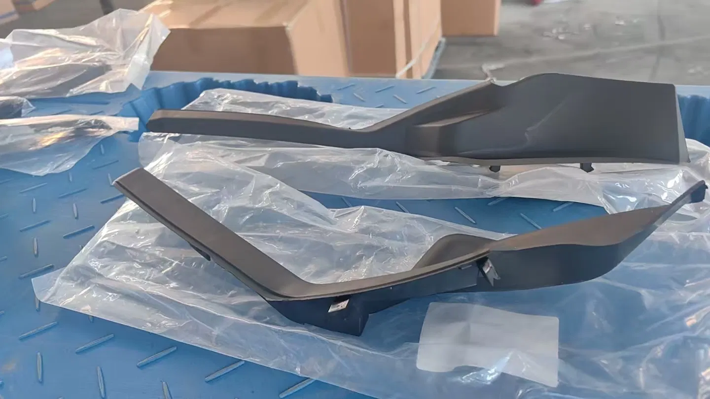 Czjf New Body Parts Car Accessories Wiper Deflector for Toyota RAV4 2020 OE 538660r070 538670r070