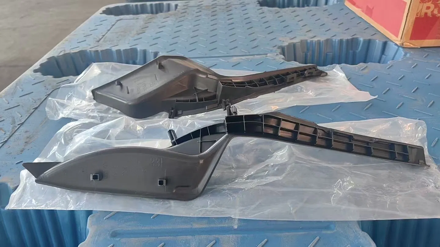 Czjf New Body Parts Car Accessories Wiper Deflector for Toyota RAV4 2020 OE 538660r070 538670r070