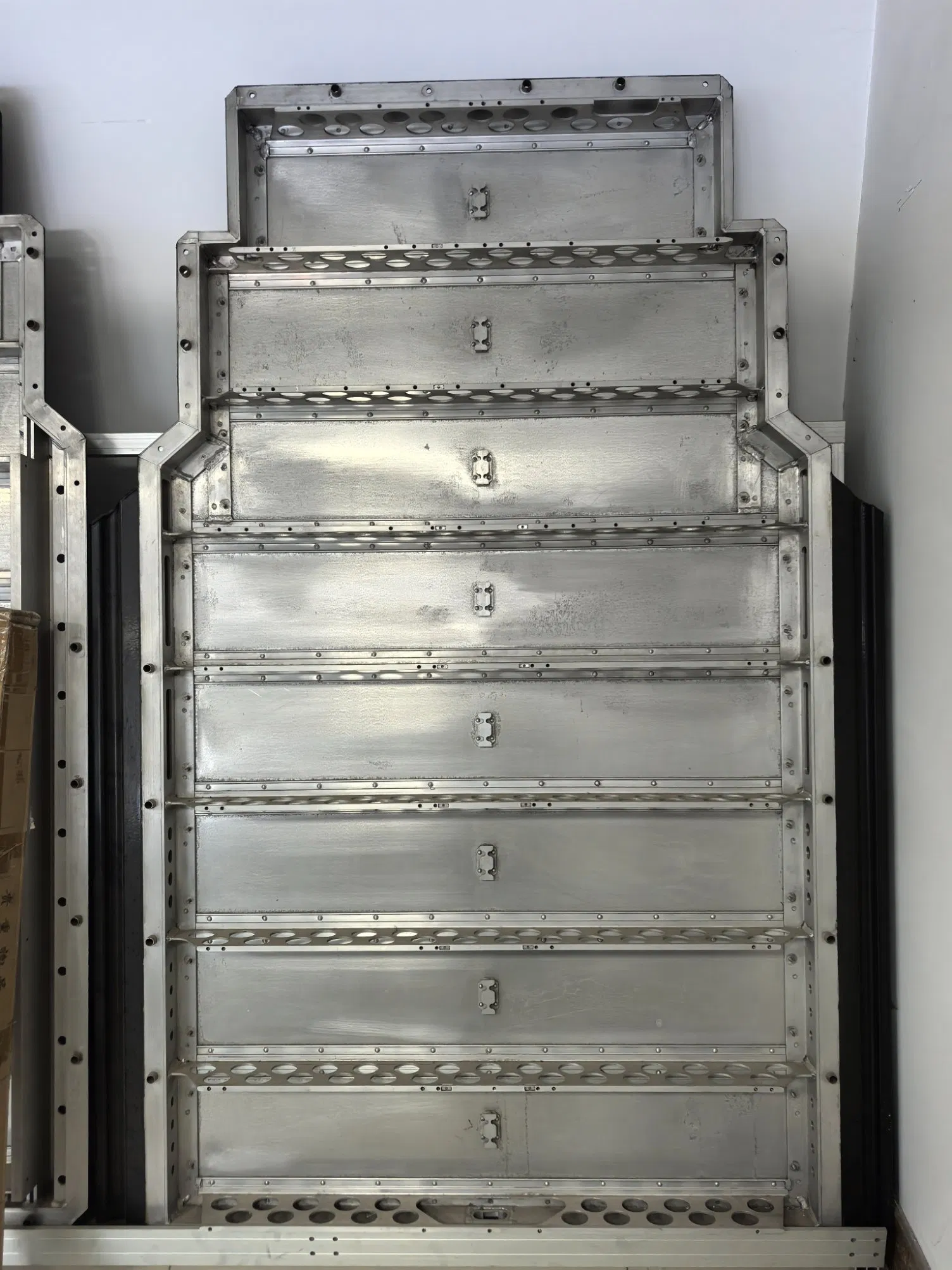 Customizable Aluminum Extruded New Energy Vehicle Battery Tray Produced by Listed Companies Auto Parts Car Parts