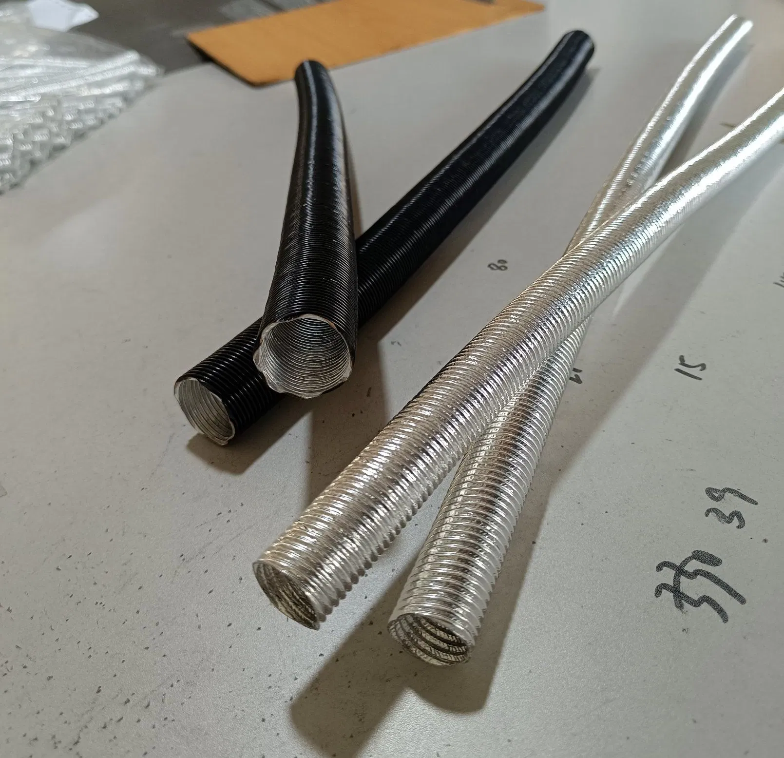 Auto Parts Heat-Reflective Aluminum-Foil Laminated Fiberglass Sleeve Duct with Excellent Tensile Performan for Car Engine Exhaust System