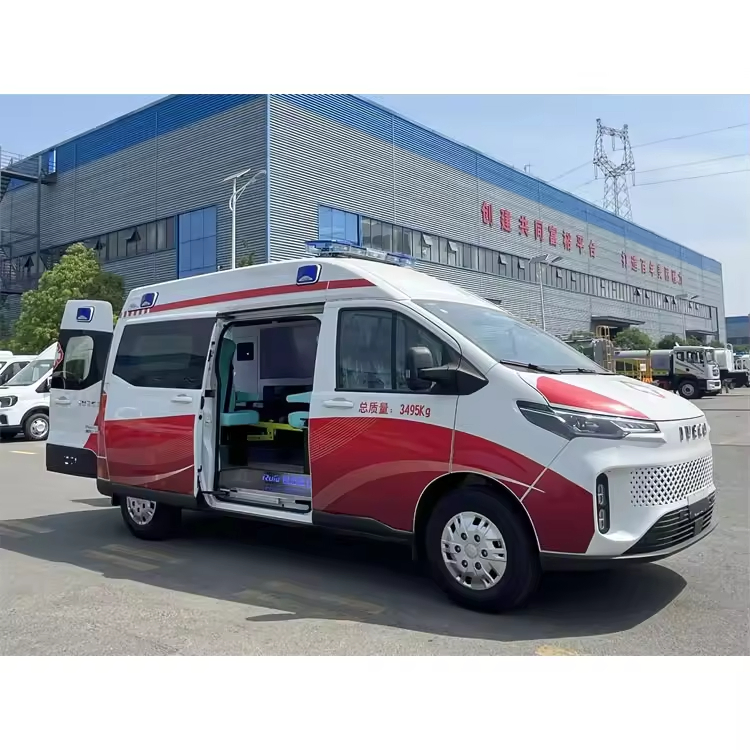 سيارة إسعاف كهربائية جديدة مزودة بالأدوات والمستلزمات الطبية الأساسية