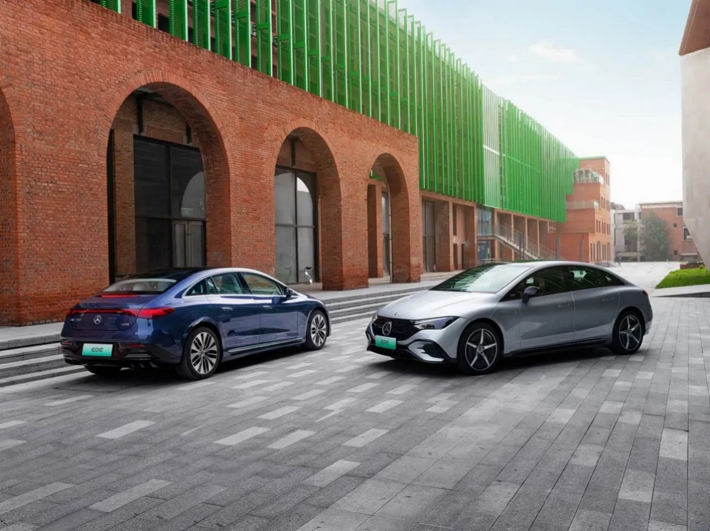 سيارة مرسيدس بنز EQE الكهربائية القابلة للتكيف والمتعددة الاستخدامات بدون انبعاثات 300kw