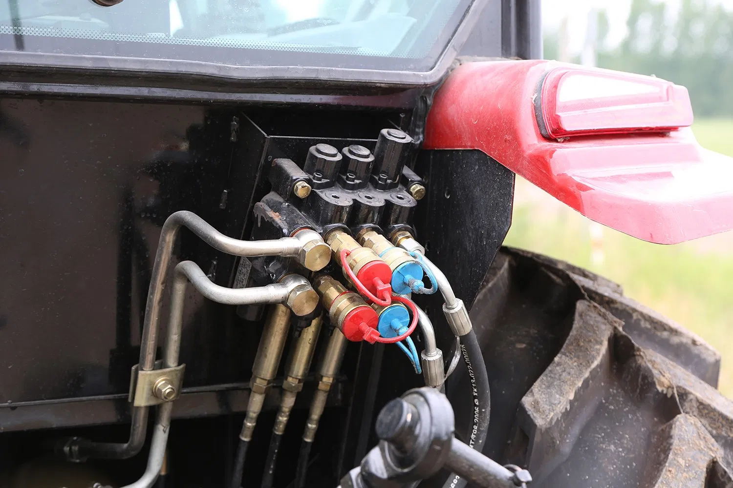 آلات الزراعة في الصين كهربائية 4WD 90HP جرارات الحدائق الكبيرة المدمجة 4X4 المزارع