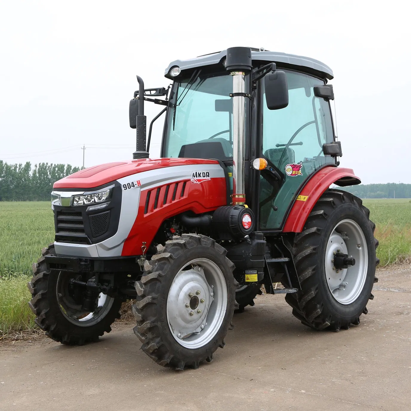 آلات الزراعة في الصين كهربائية 4WD 90HP جرارات الحدائق الكبيرة المدمجة 4X4 المزارع