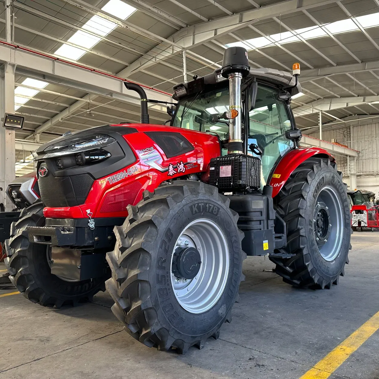 سعر المصنع الأدنى 180HP 200HP 210HP 4WD معدات زراعية جرار كهربائي مدمج للمزارع مع محمل أمامي