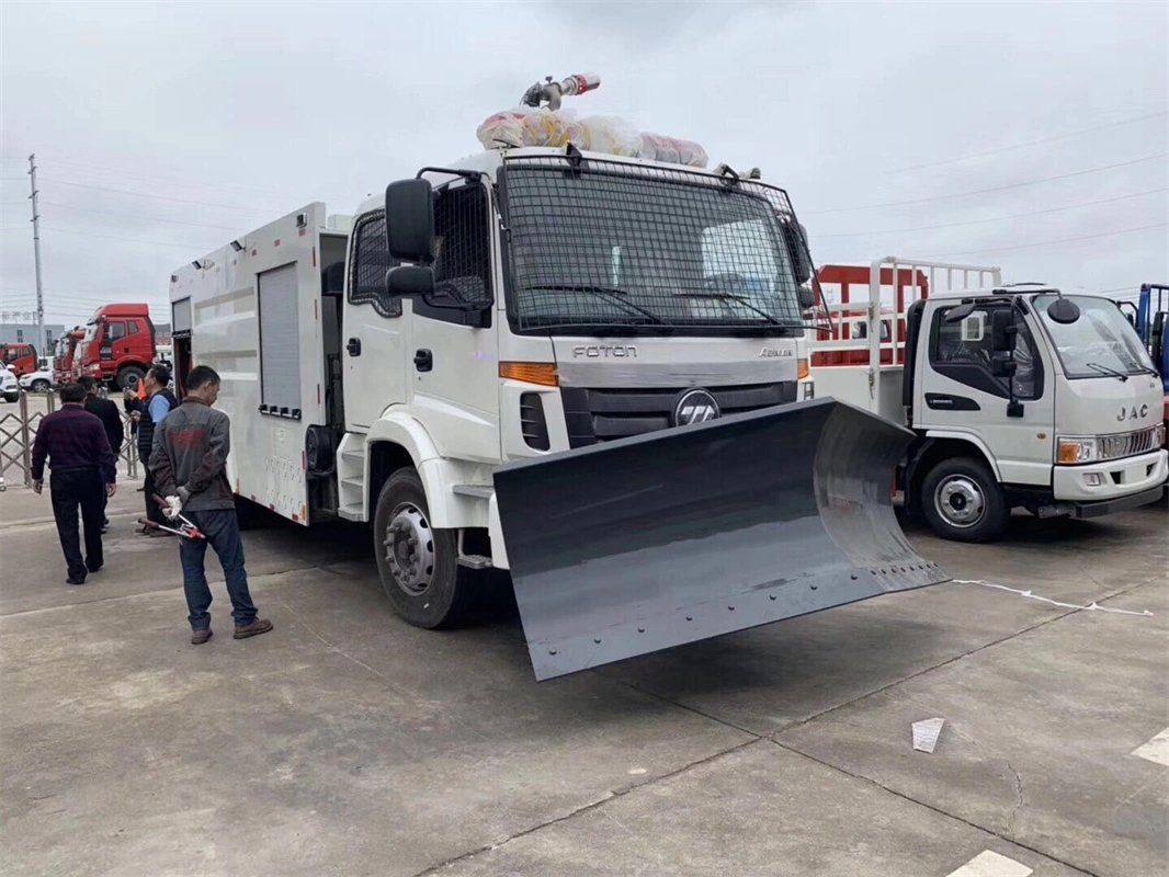 شاحنة مدفع المياه لمكافحة الشغب لتفريق الحشود 4X4 خارج الطريق مع تحكم كهربائي في إطلاق المدفع