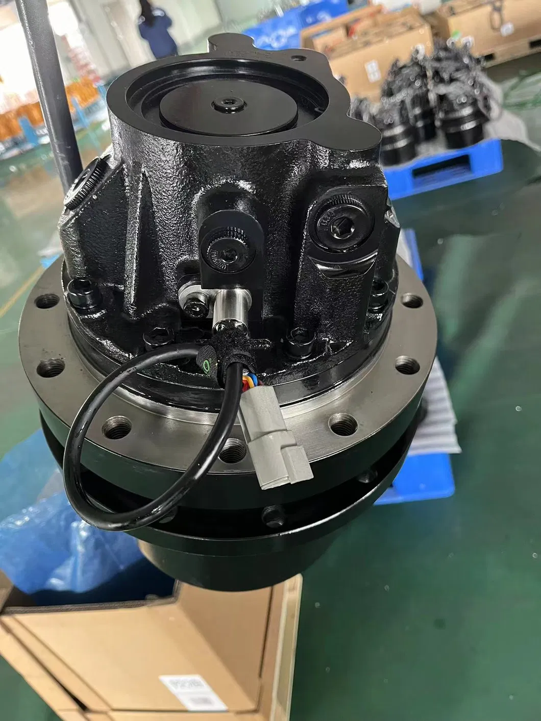 LTM04VB Travel Motor View 1