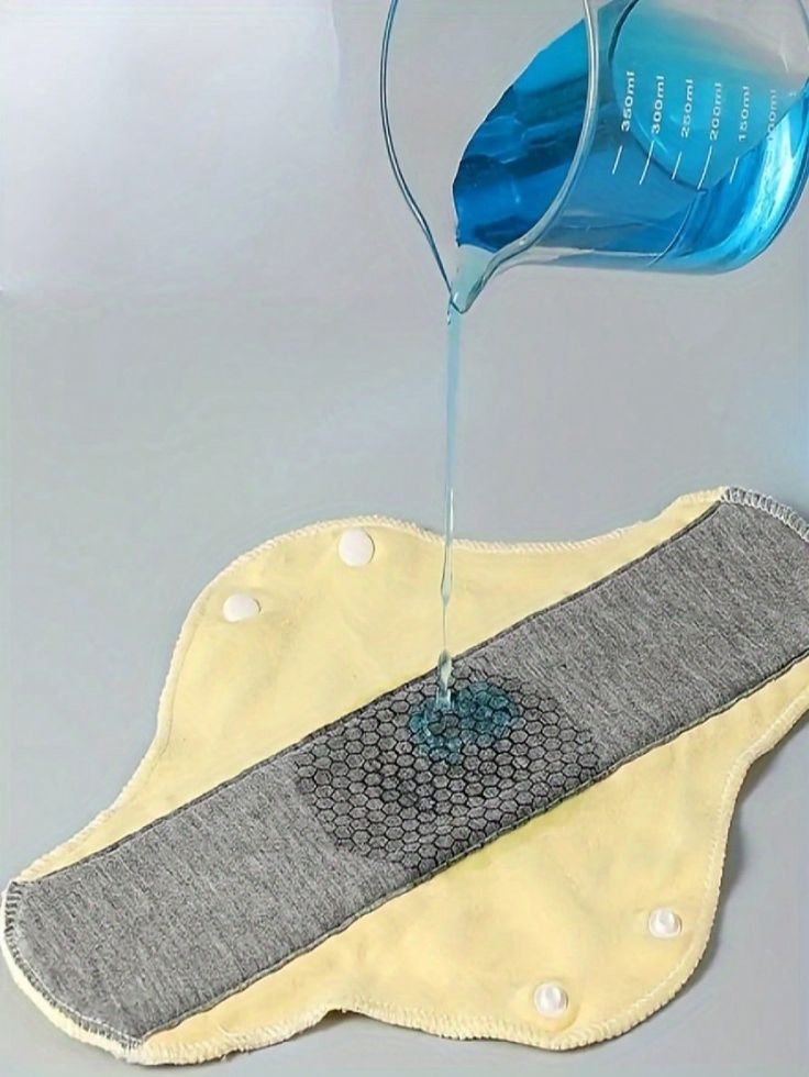Absorventes menstruais reutilizáveis personalizados, impermeáveis e laváveis na cor natural para mulheres