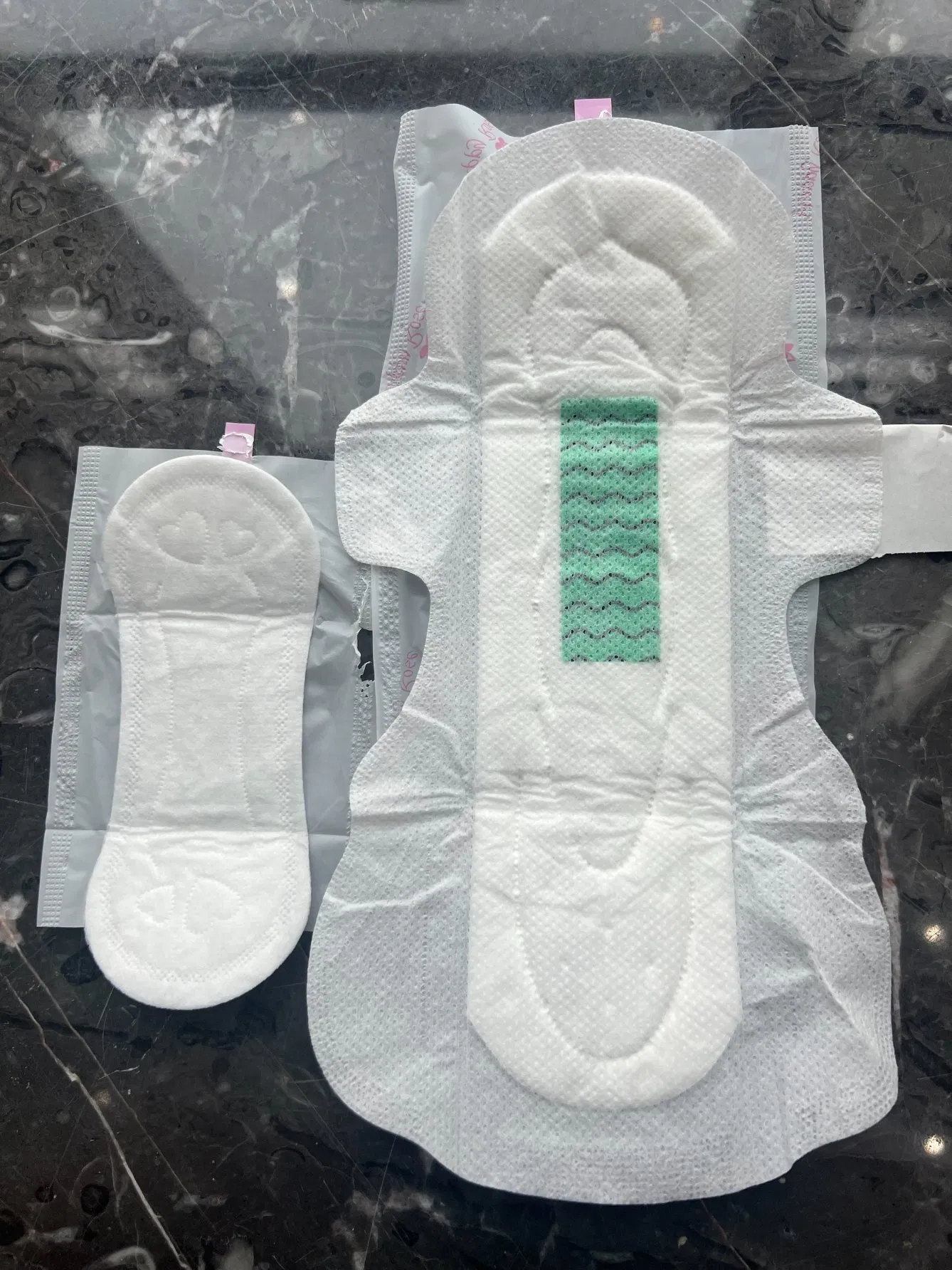 Absorventes Noturnos Premium para Mulheres Todas as Tamanhos Disponíveis