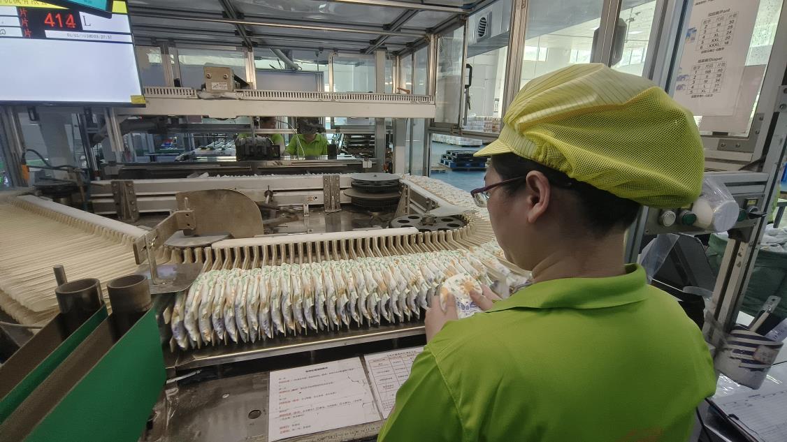 Estação de controle de qualidade — inspeção eletrônica de produtos higiênicos Kratzer Health
