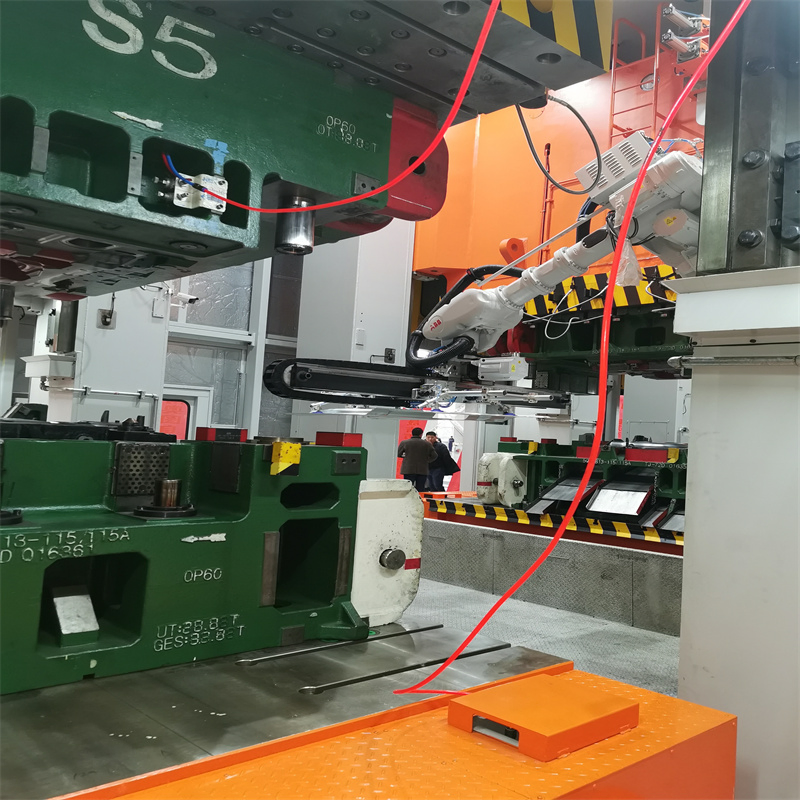 Factory Supply Palletizing Robot Automatic Gripper Robot Arm Machine Industrial Robot Arm