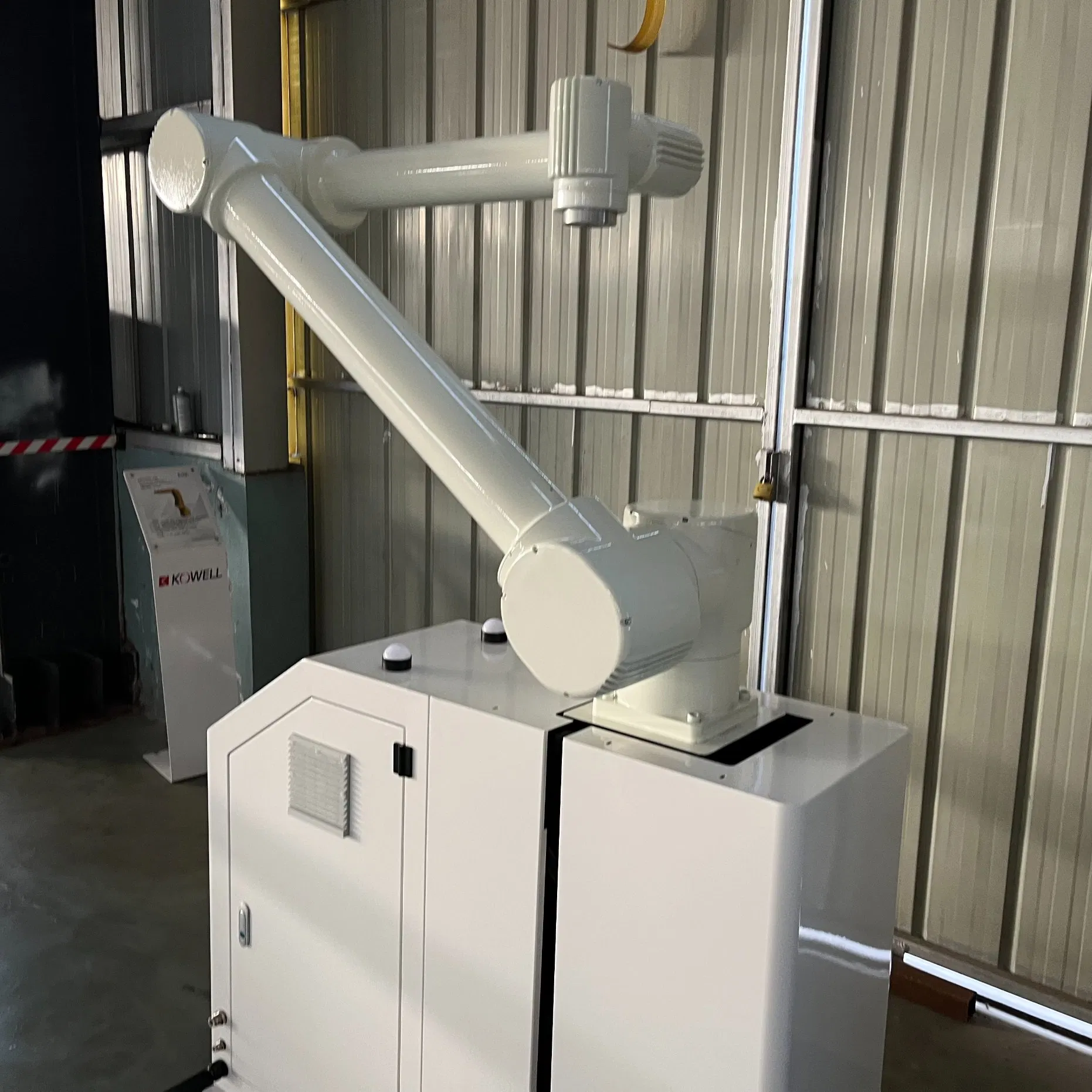Mobile Intelligent Mechanical Arm with Load of 30 Kg