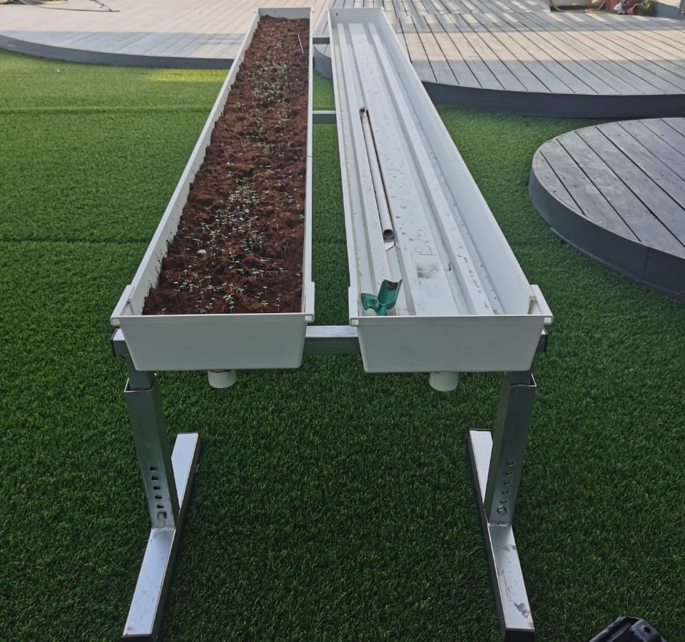 Strawberry Grow PVC Greenhouse Accessories PVC Nft Gutter System Hydroponics Strawberry Gutter