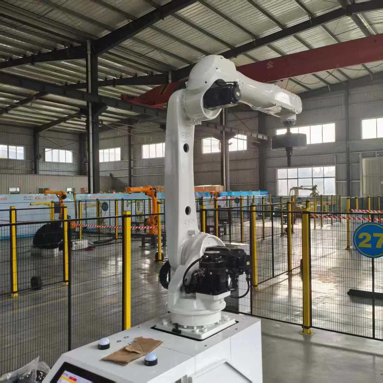 Mobile Robotic Palletizing Arm for Flexible Production with 2m Reach
