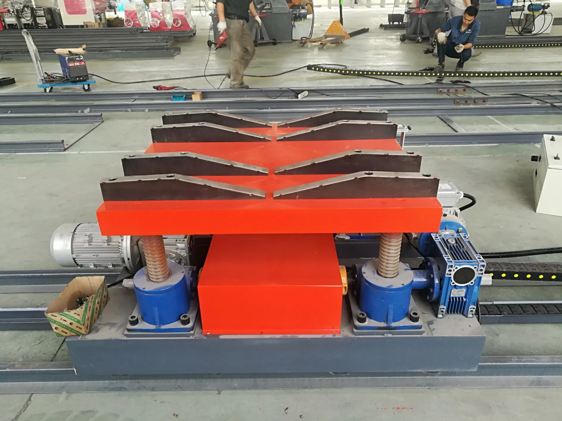 Lateral Conveying System for Piping Fabrication