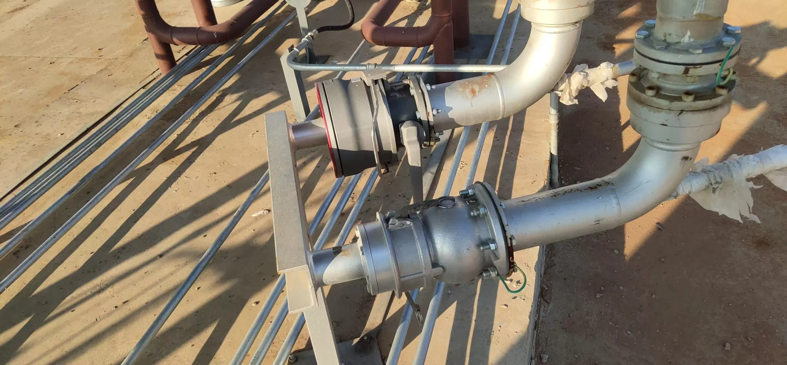 Factory Manufacturing Sealed Top Loading Arms with Couplings for Land, Road and Railway Applications