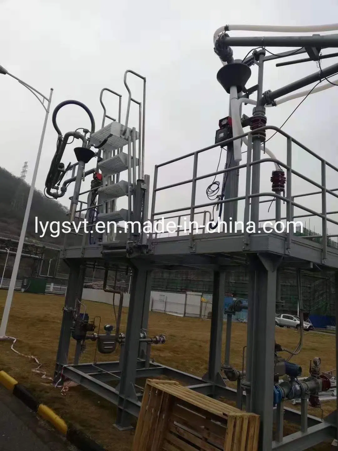 Customized Loading Arm with Swivel Joint for Truck and Train