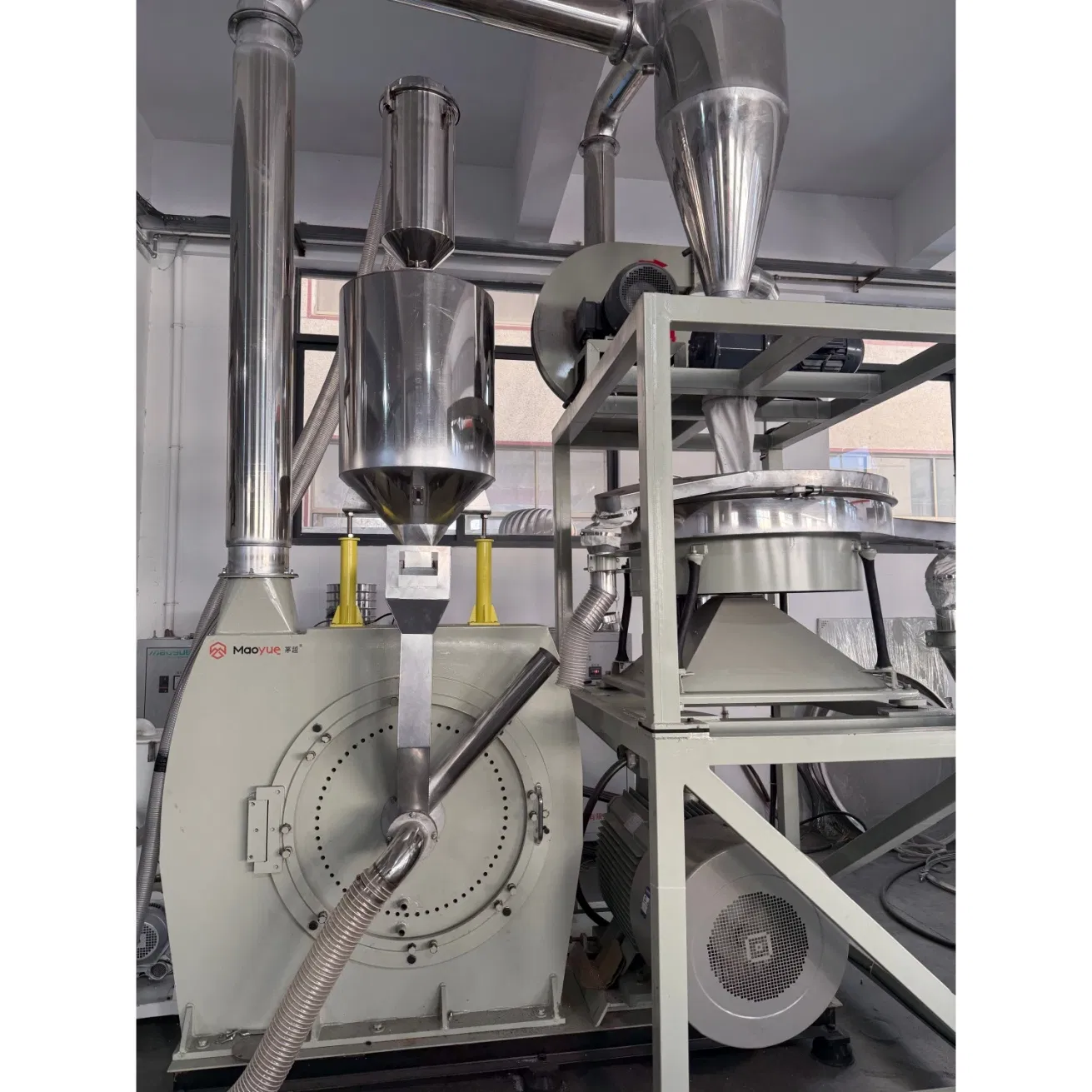 Máquina de moagem de pó de moagem de disco para reciclagem de plásticos em sucata de PE, PP, PVC, HDPE, LLDPE, PET e EVA