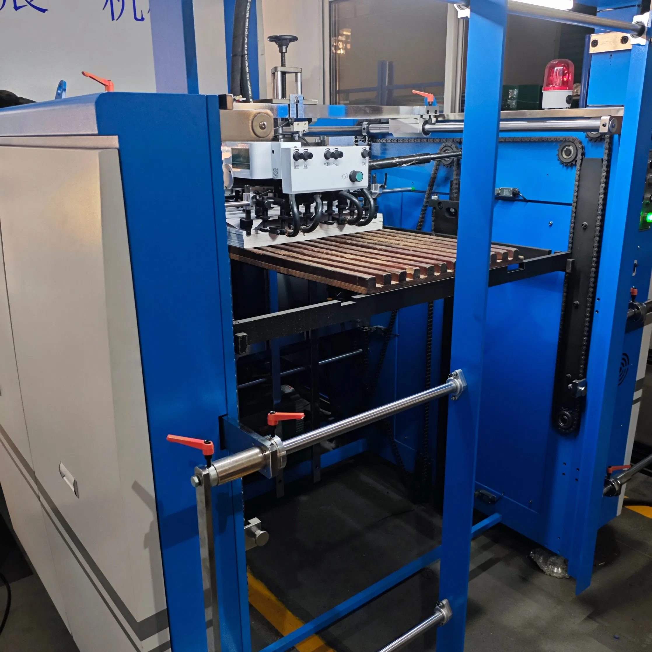 Fabricante fornece máquina de laminação térmica de filme estável para operação contínua na indústria de embalagens