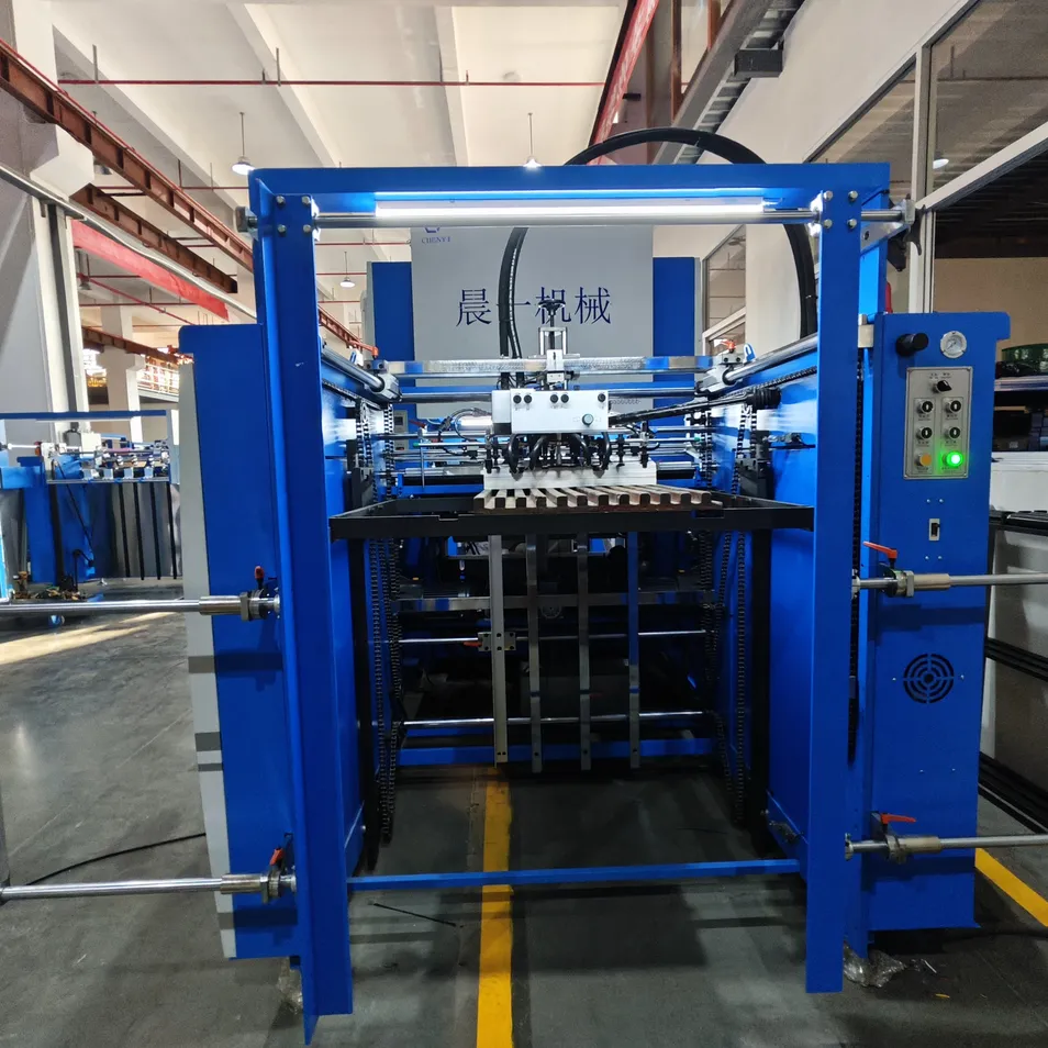 Equipamento de laminação térmica na indústria de embalagens