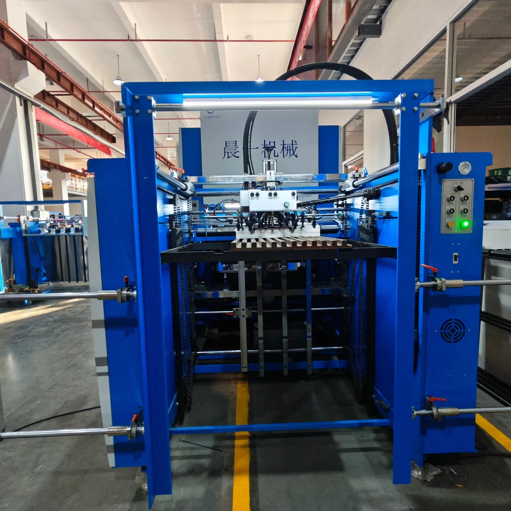 Fabricante fornece máquina de laminação térmica de filme estável para operação contínua na indústria de embalagens