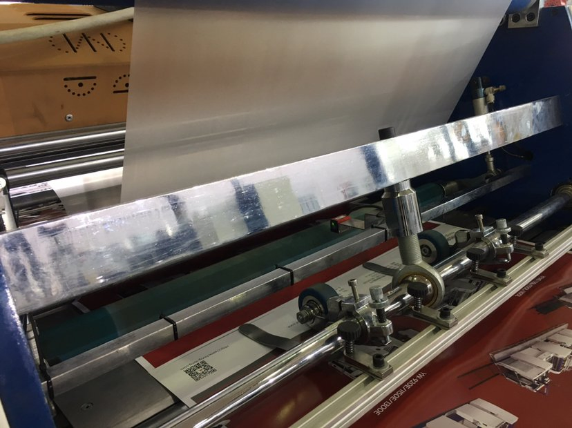 Material de Filme de Papel para Embalagem Koten em Caixa de Madeira Forte. Máquina de Laminação Térmica
