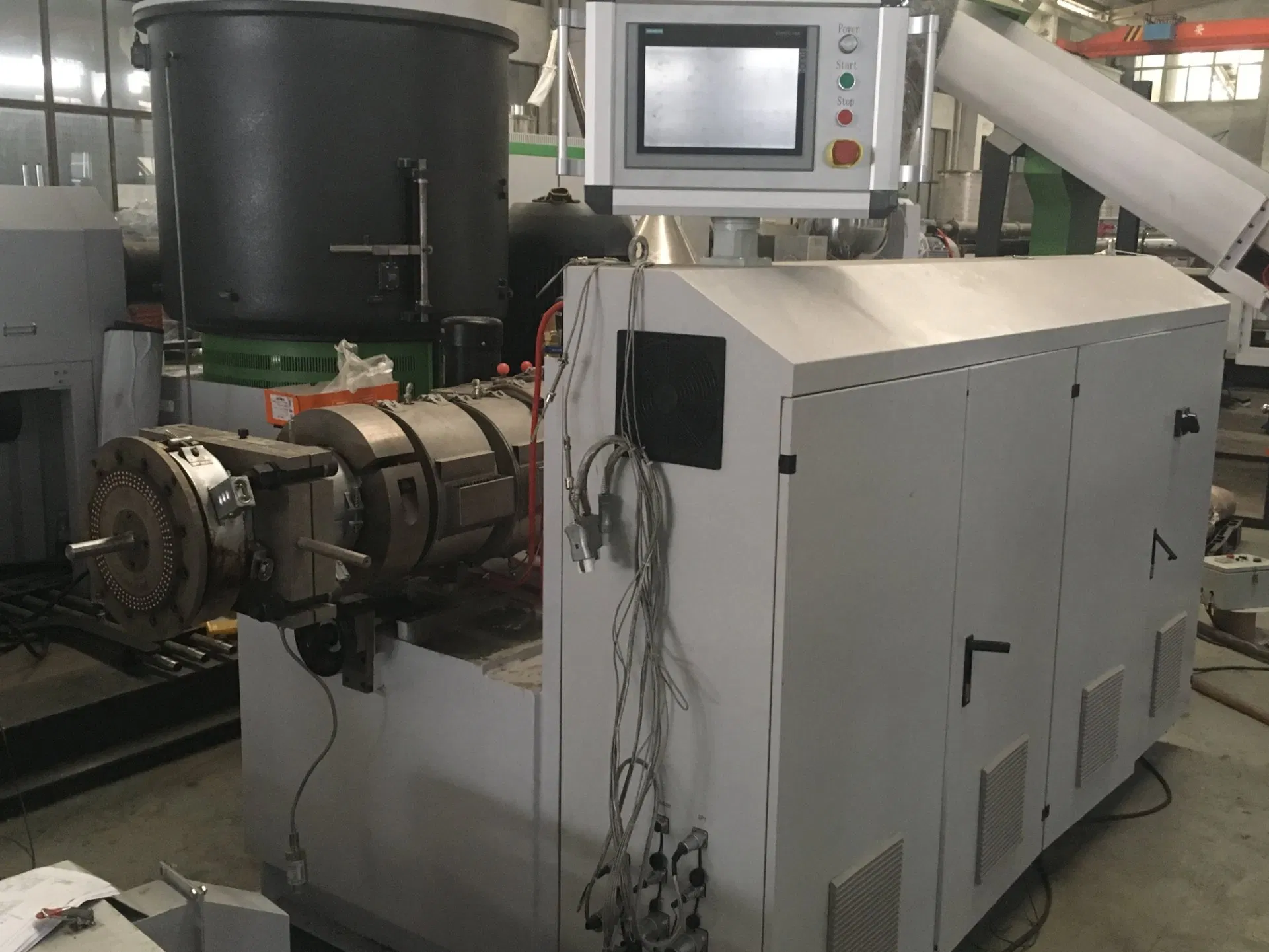 Extrusora de Parafuso Único de Alto Desempenho para Fabricação de Tubos de PE e PVC