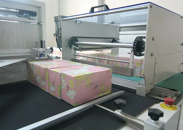 Agrupamento automático e dispositivo de alimentação