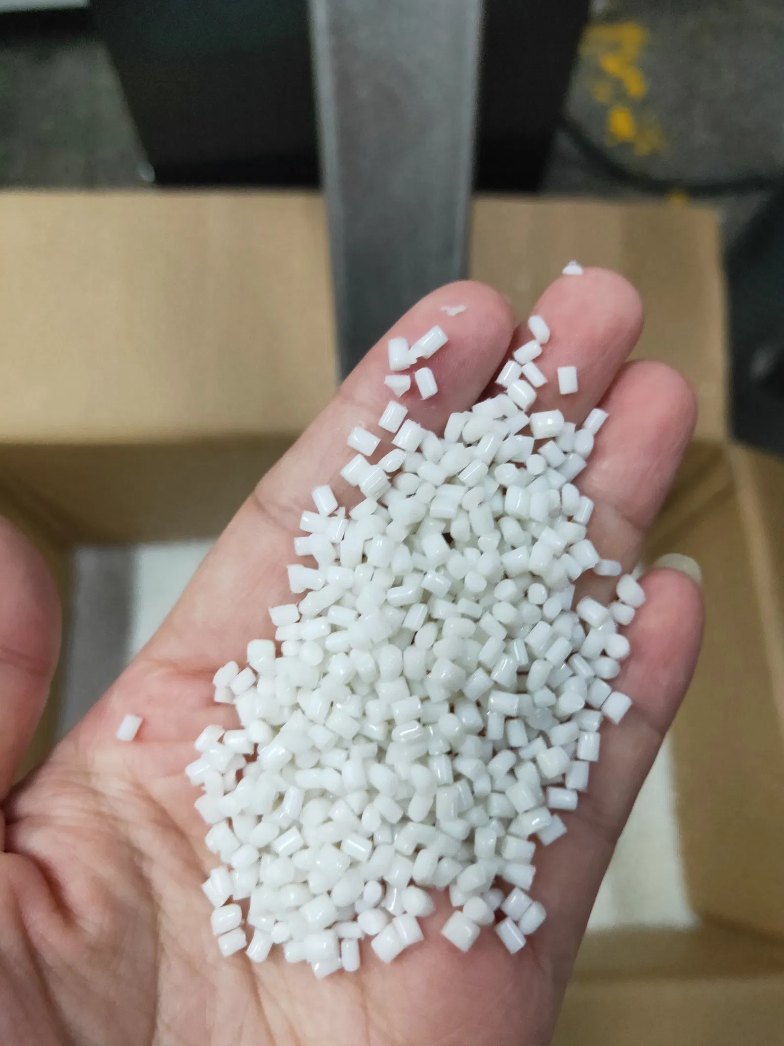 Linha de Granulação por Extrusão de Parafuso Duplo com Masterbatch de Alta Carga de Metal em Laboratório