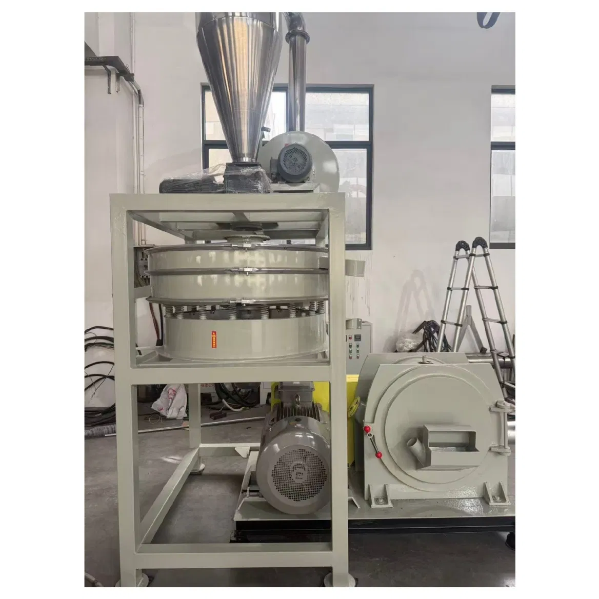 Máquina de moagem de pó de moagem de disco para reciclagem de plásticos em sucata de PE, PP, PVC, HDPE, LLDPE, PET e EVA