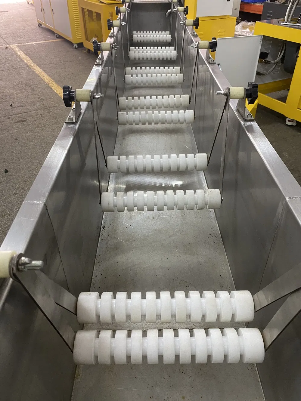 Linha de Granulação por Extrusão de Parafuso Duplo com Masterbatch de Alta Carga de Metal em Laboratório
