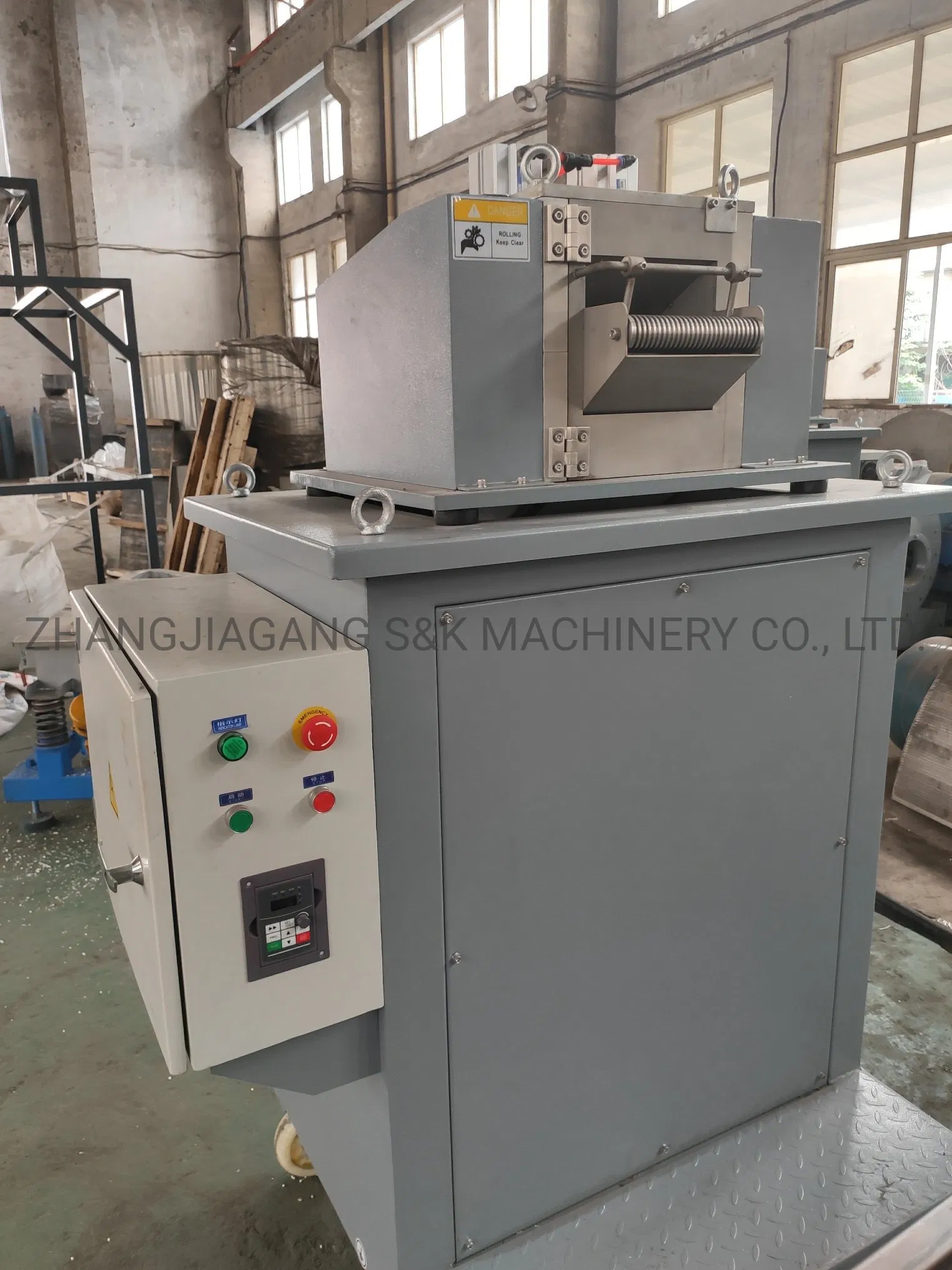 Linha de Produção de Granulação de Masterbatch Plástico Colorido de PE / PP / PS / ABS / PVC / PC / PA / PET / PU / EVA