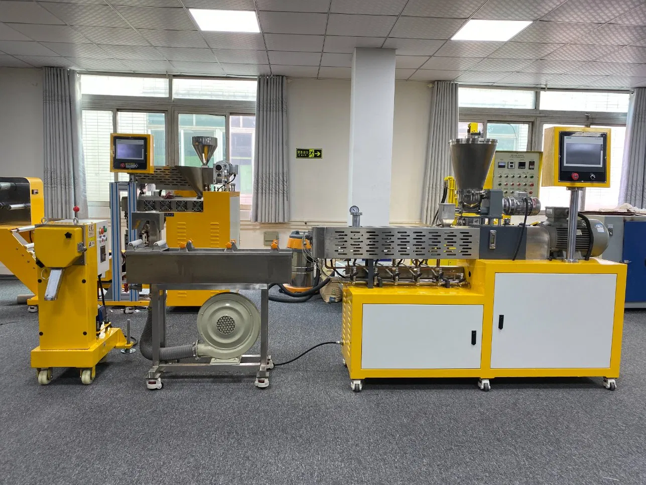 Zs-433 Linha de Granulação por Extrusão de Parafuso Duplo Adequada para Experimentos de Processamento de Mistura de Plástico de Engenharia