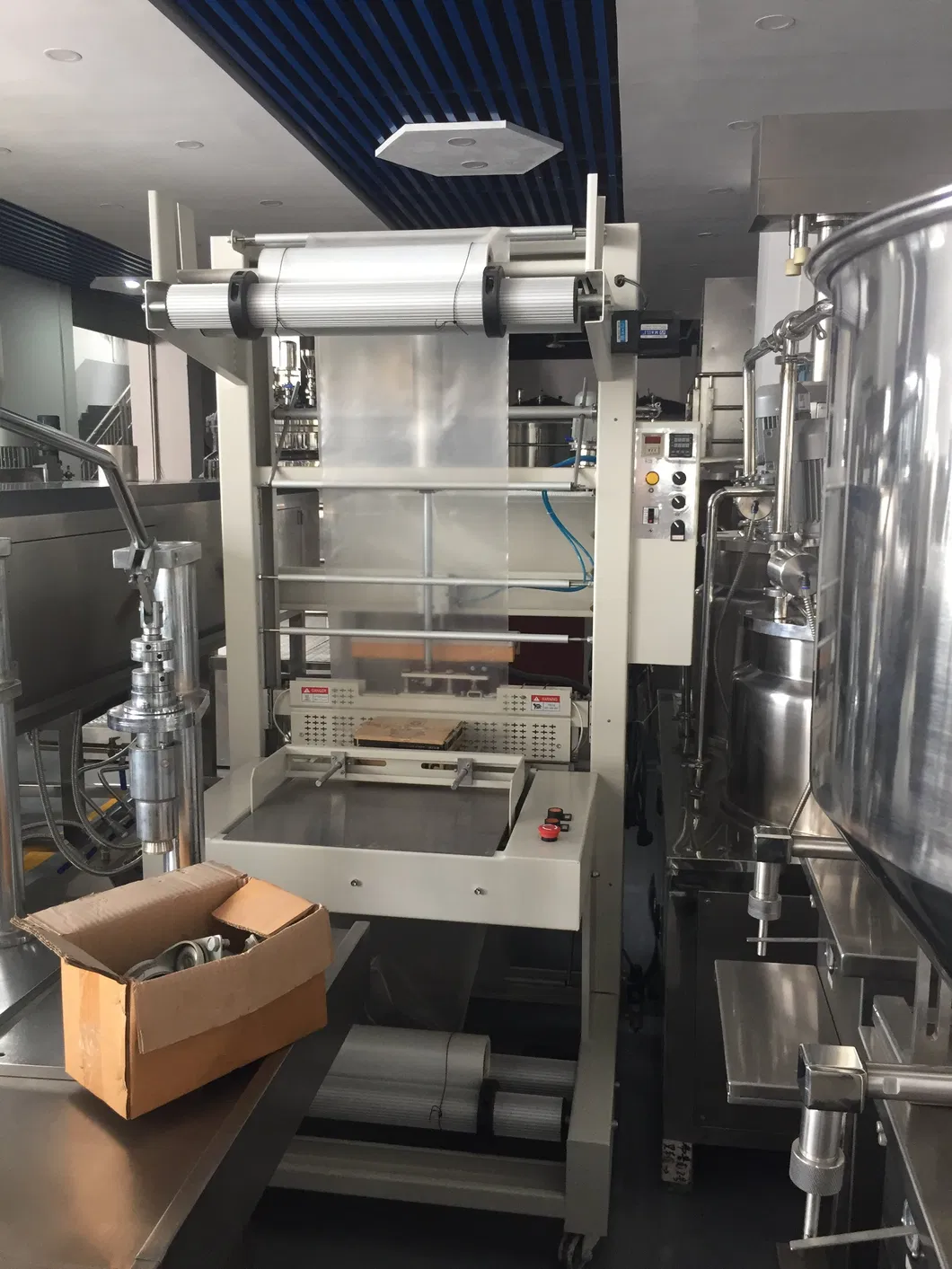 Filme termossensível transparente em branco para embalagem, máquina de embalagem para embalagem secundária