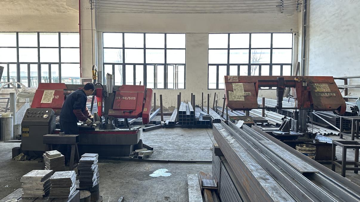 Serragem de materiais metálicos no processo de fabricação Kerven