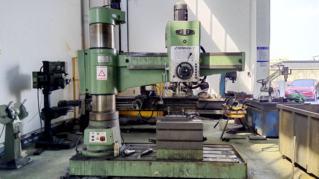 Perfuração de chapas para fabricação de máquinas de embalagem de pós