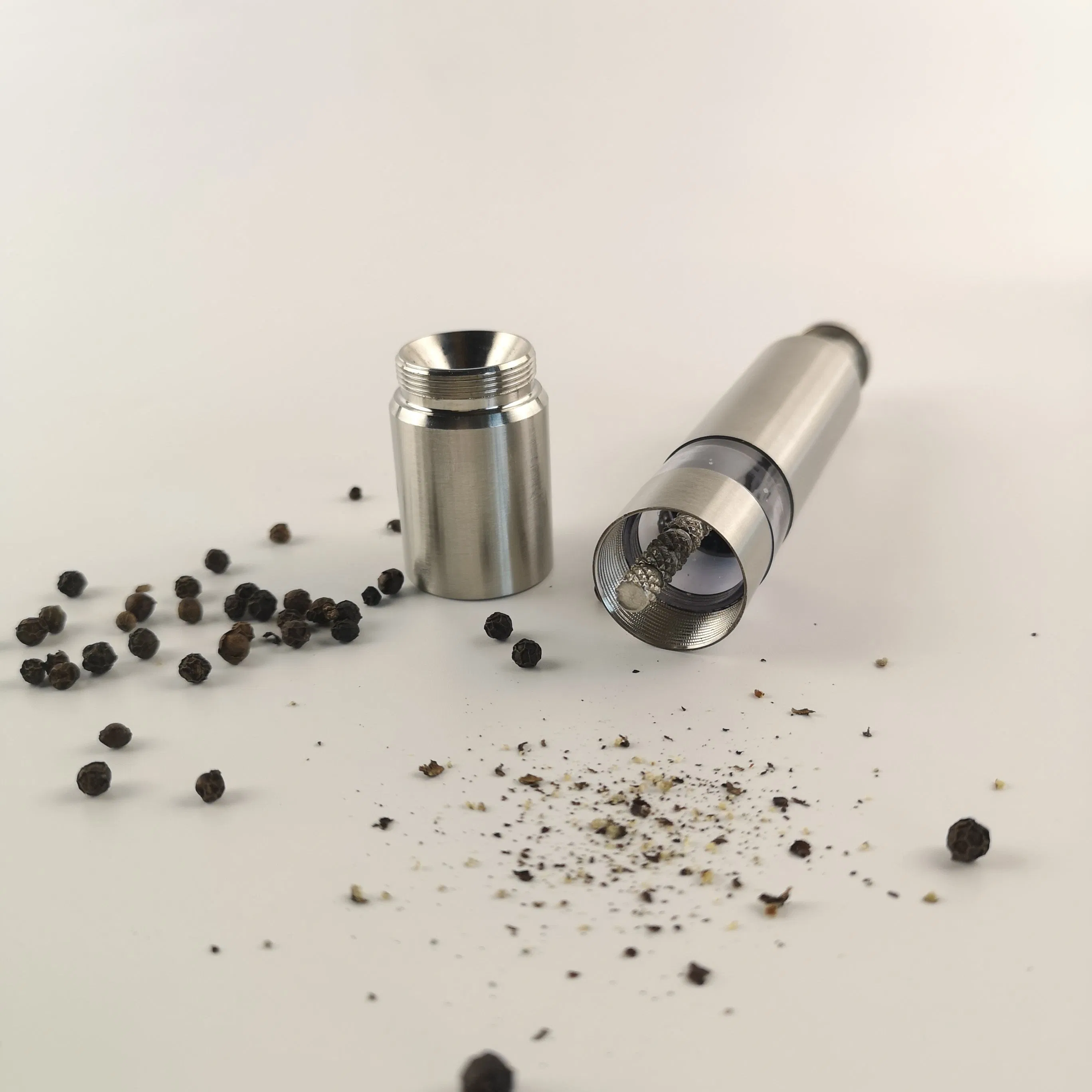 Molino de sal y pimienta con pulsador pequeño para la cocina
