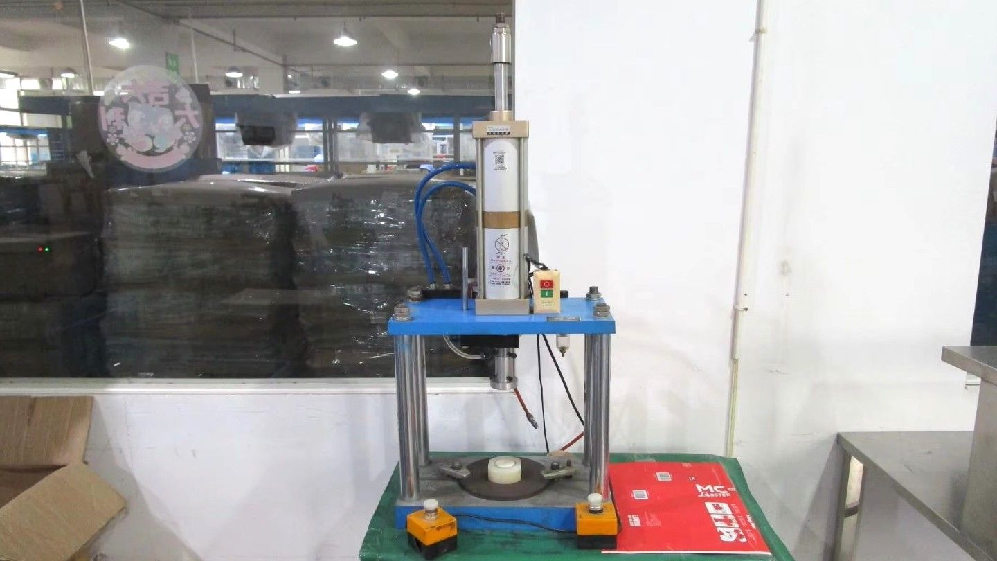 Prensa de precisión para fabricación de componentes metálicos de molinillos
