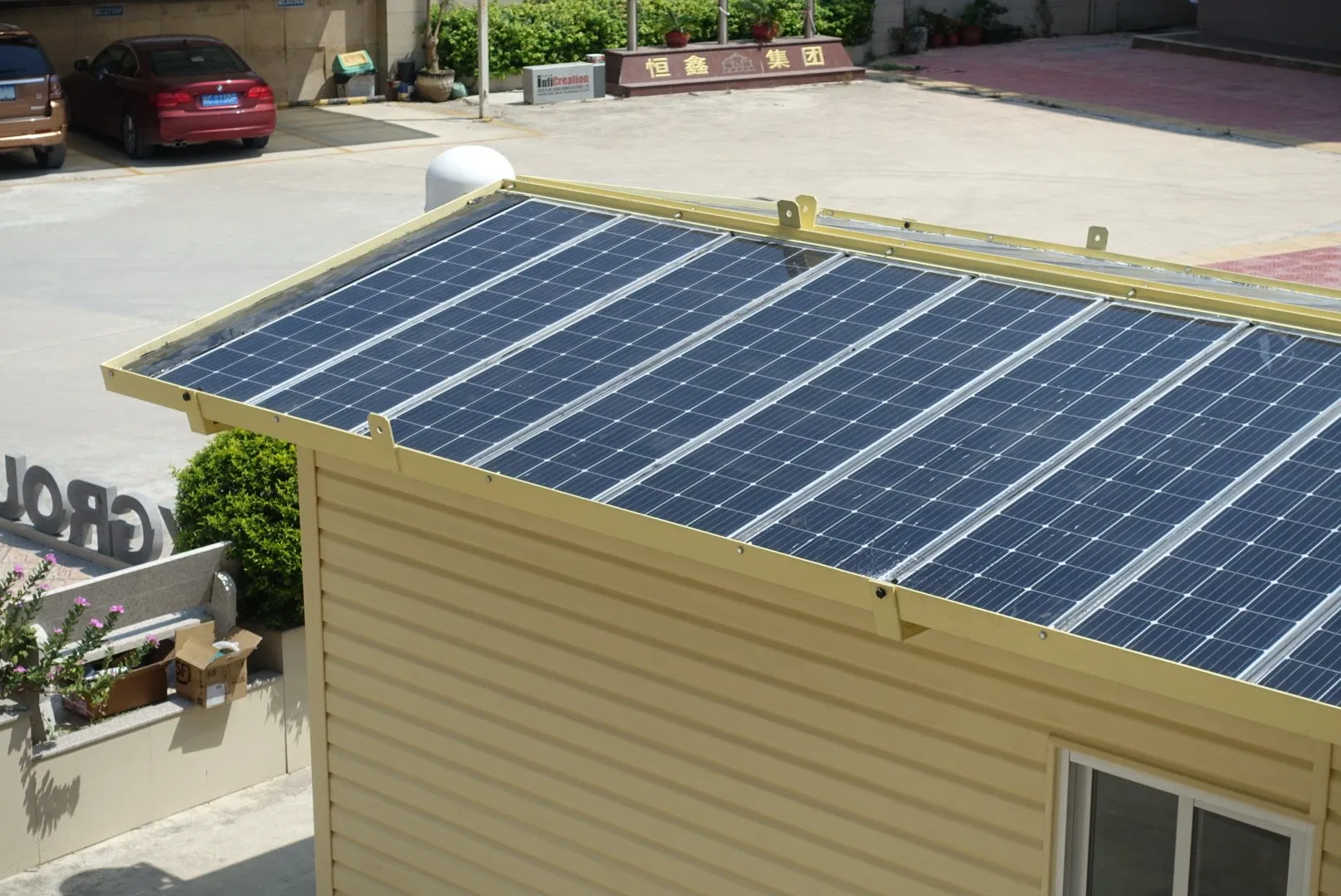 Affordable Modular Home: Portable Steel Frame Design for Easy Living