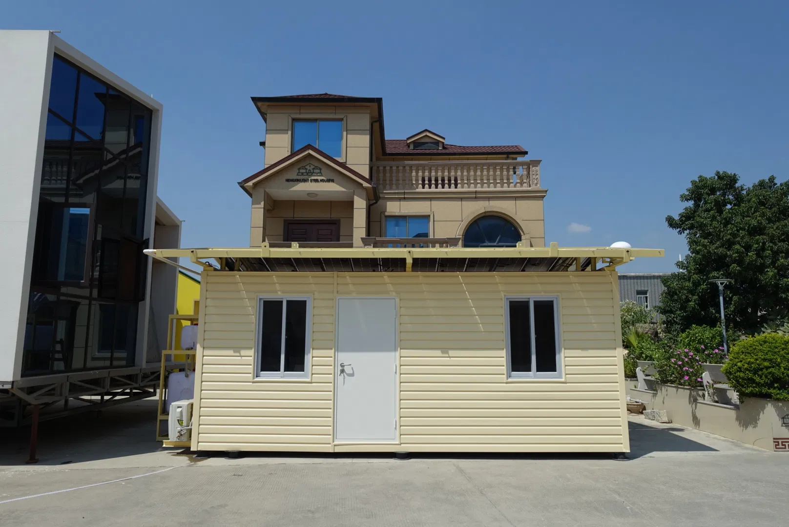 Affordable Modular Home: Portable Steel Frame Design for Easy Living