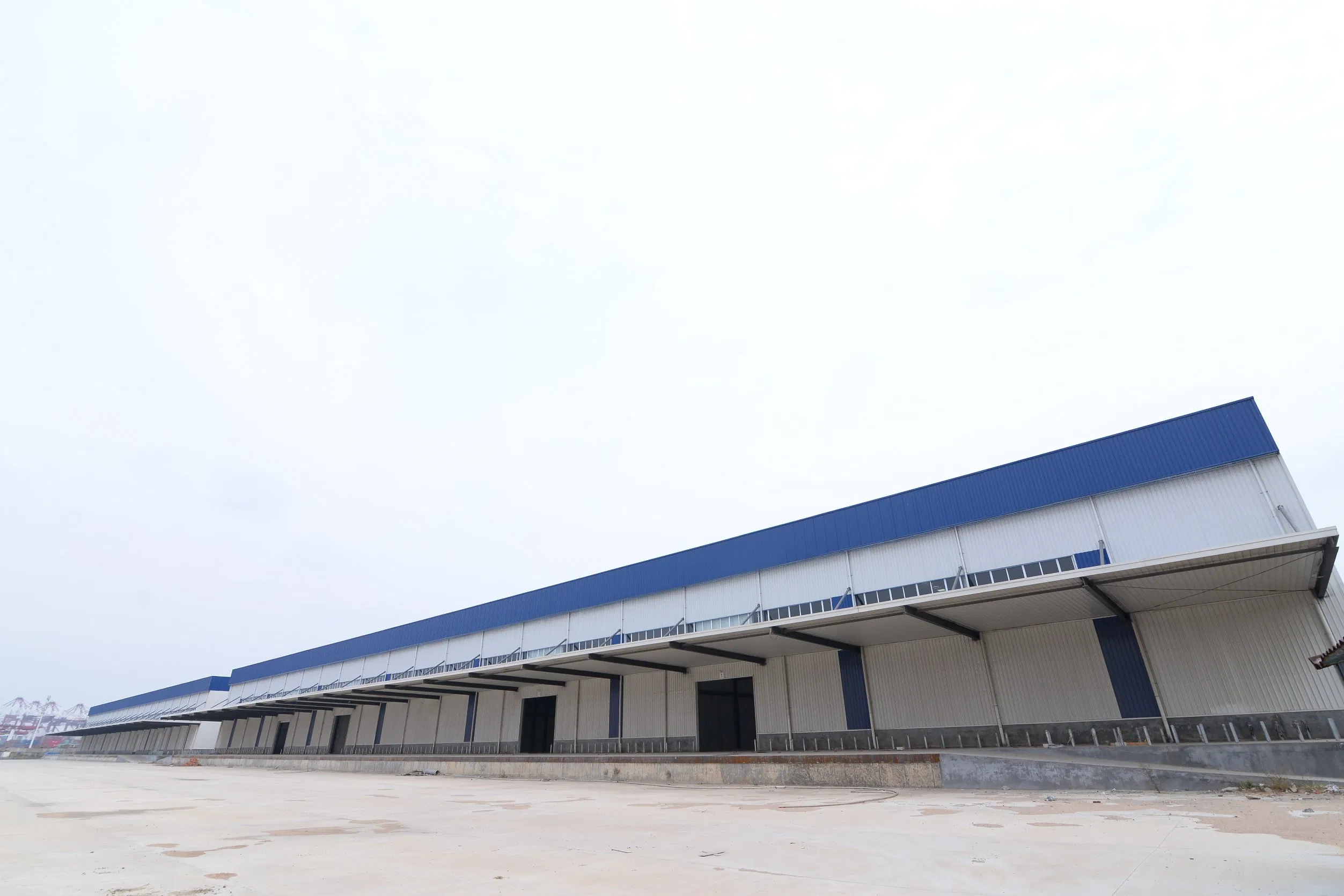 Prefabricated Steel Frame Structure Construction Warehouse/ Pre Engineered Modular Prefab Metal Building for Sale
