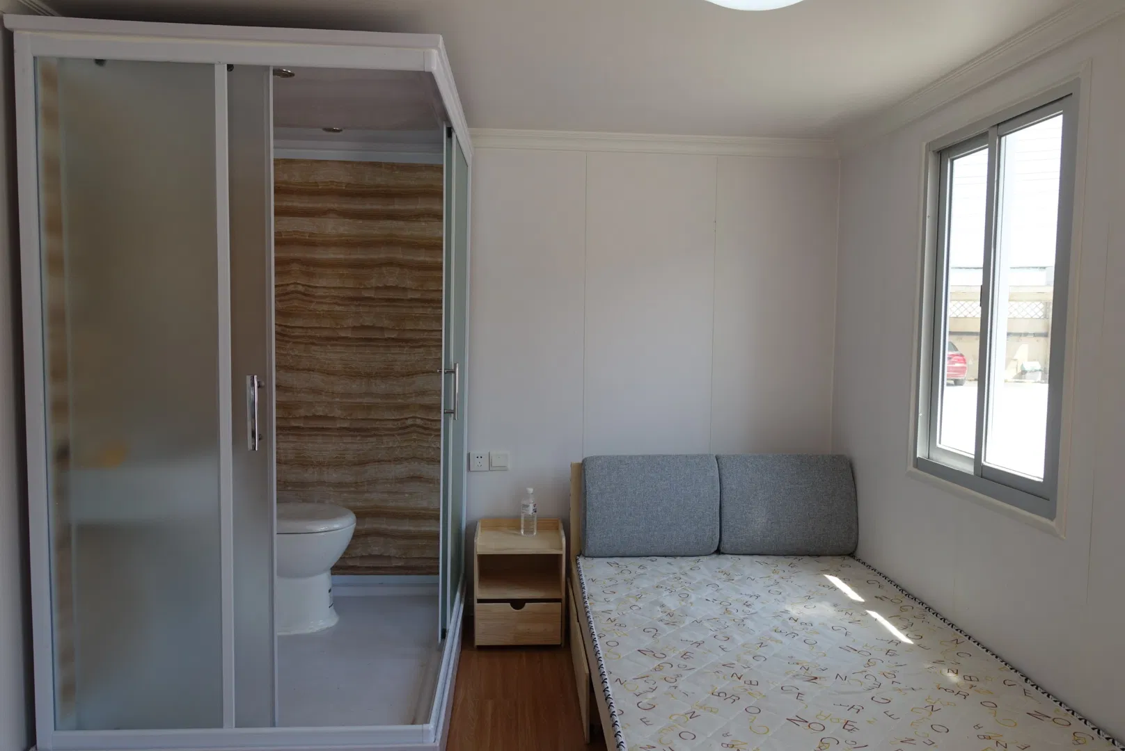 Affordable Modular Home: Portable Steel Frame Design for Easy Living