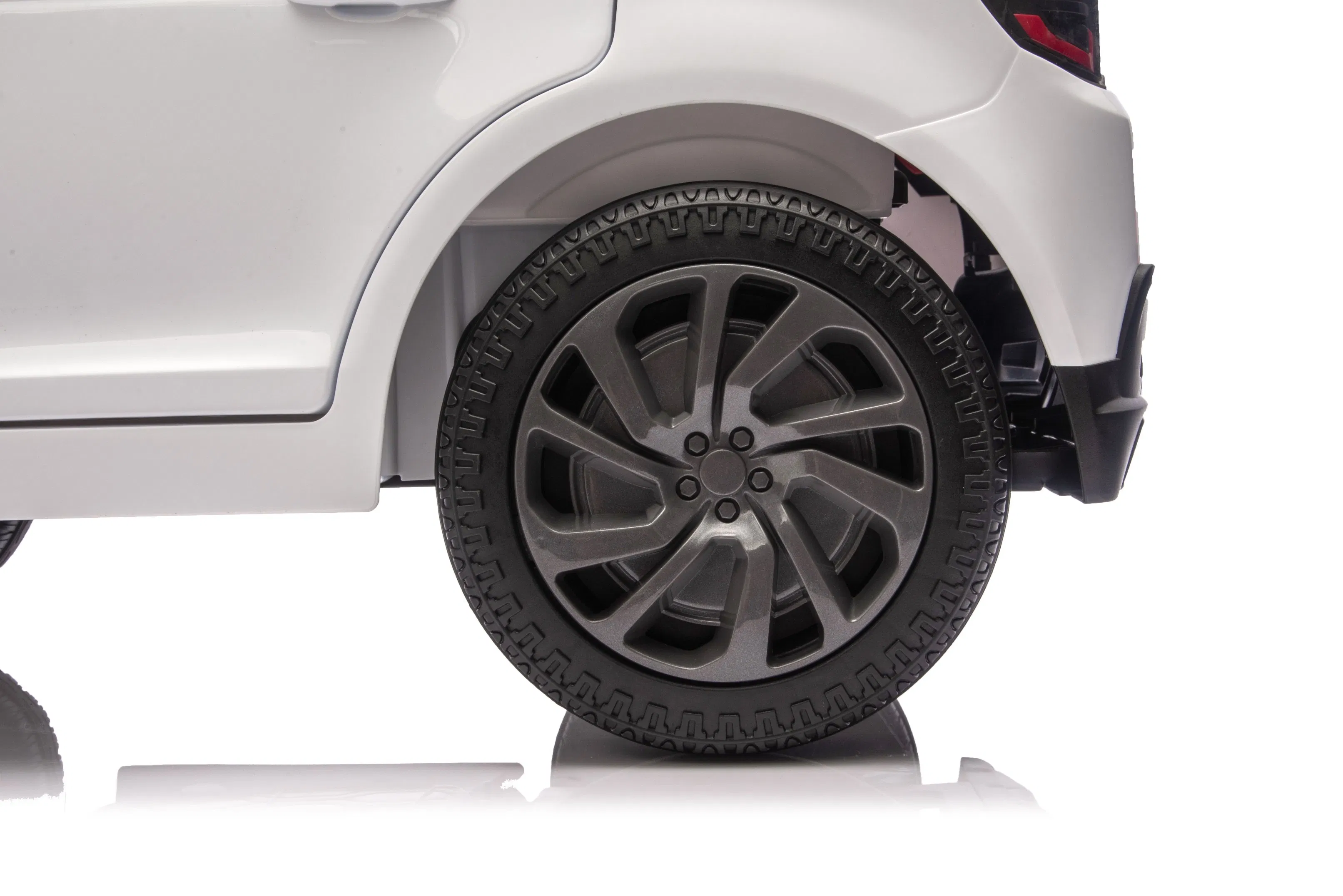 Range Rover Kids Ride on Vehicle with Remote Control and LED Lights