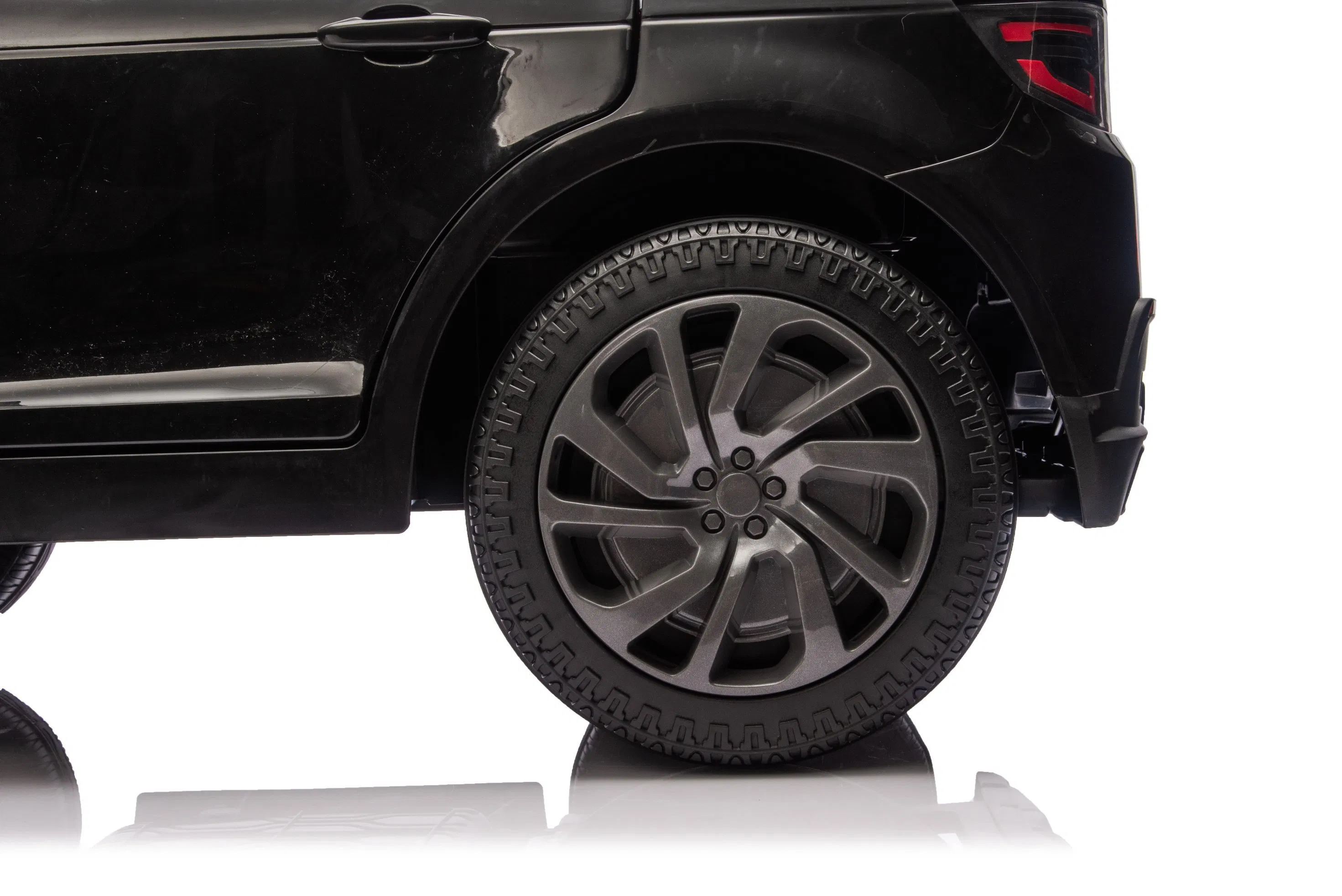 Range Rover Ride on Vehicle with Bluetooth and 2 4G Remote Control