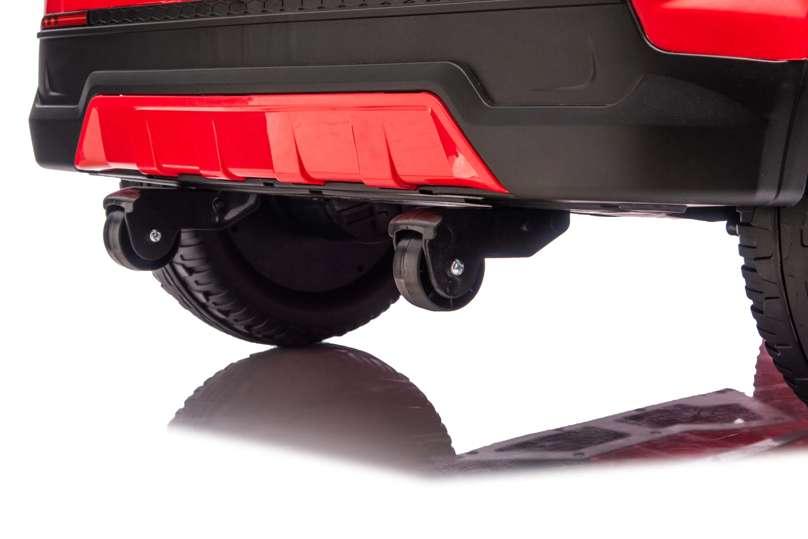 Licensed Range Rover Kids Ride-on Car 12V Battery Powered Electric Vehicle with Remote Control-Red