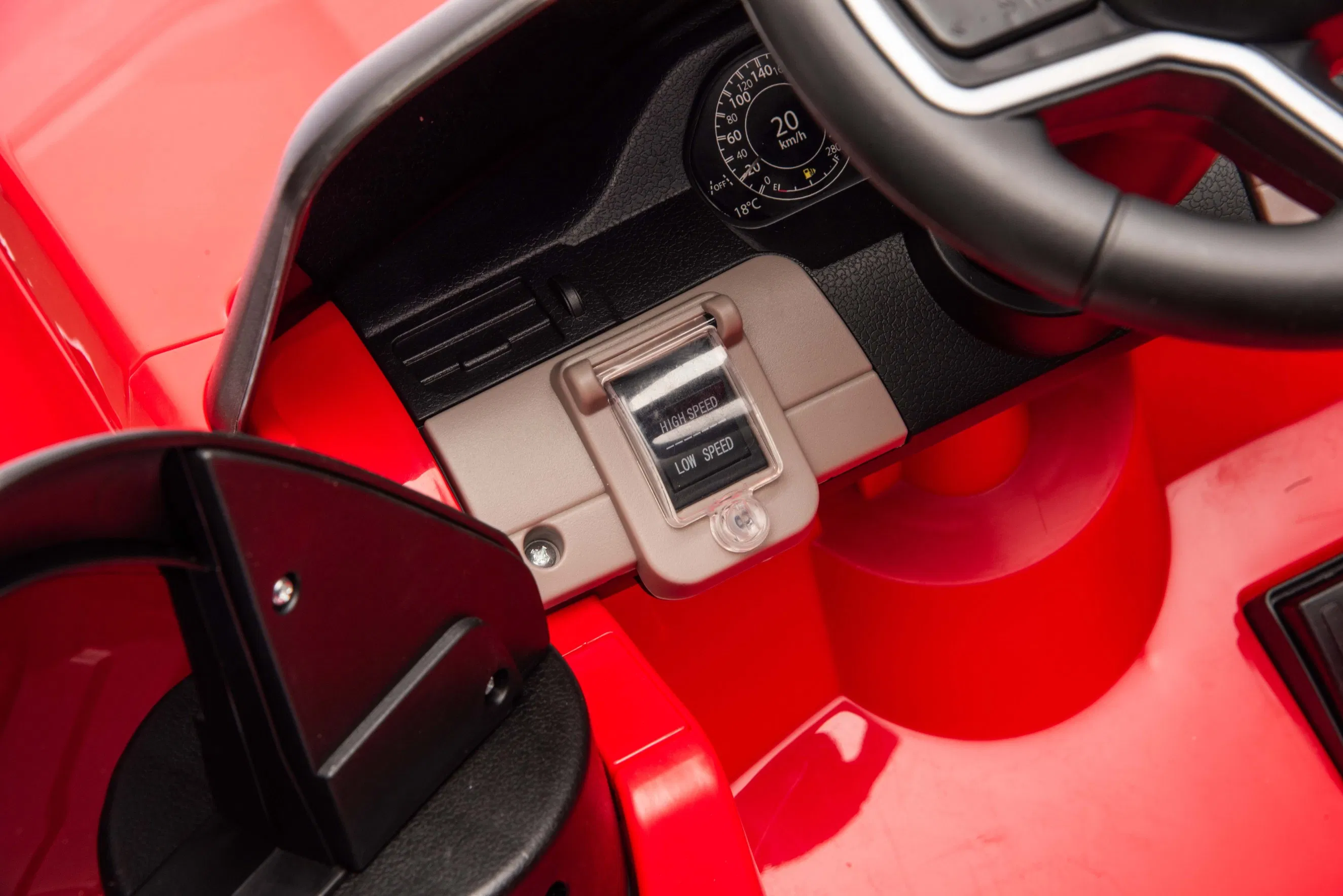 Licensed Range Rover Kids Ride-on Car 12V Battery Powered Electric Vehicle with Remote Control-Red