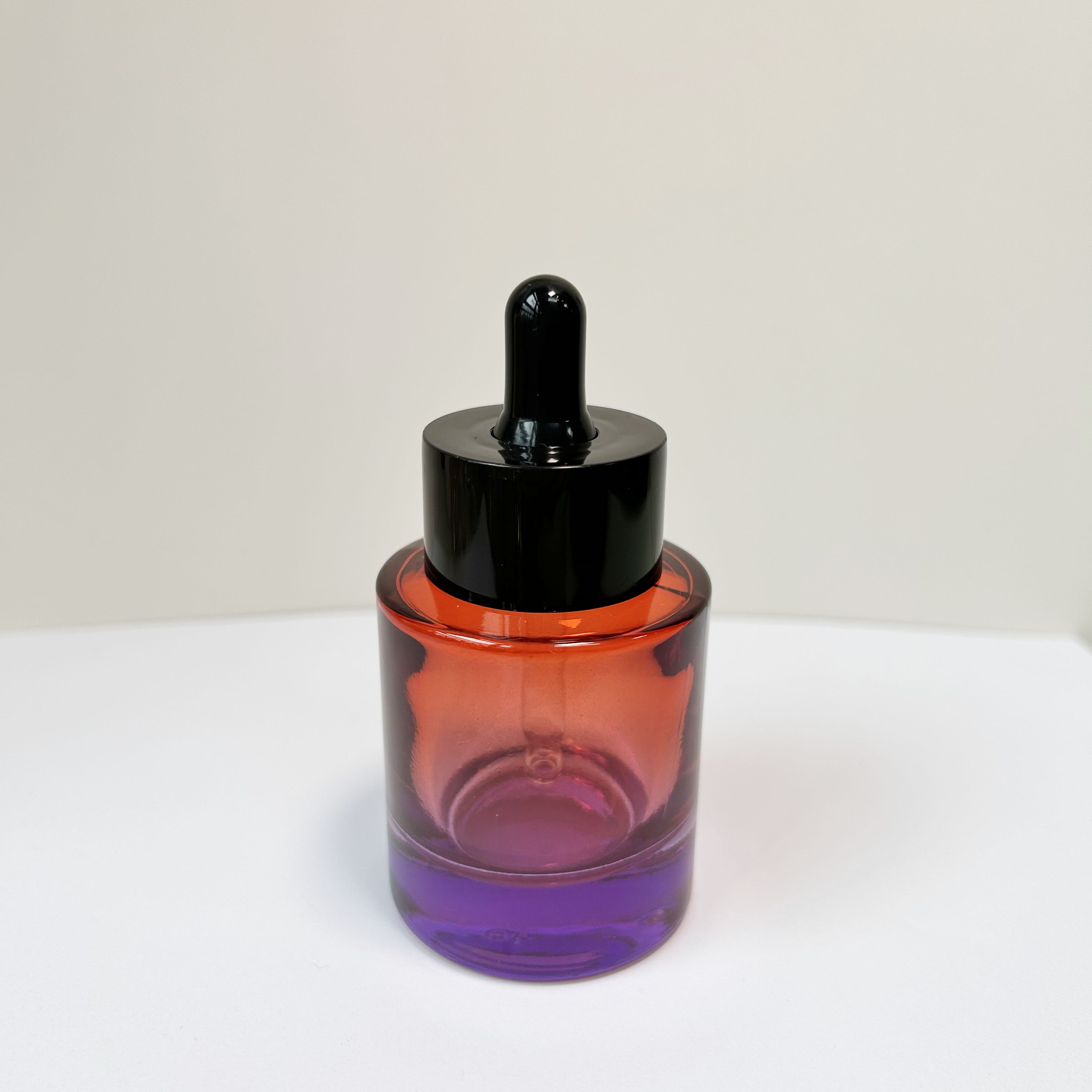 Manufacturer Well Made Glass Cosmetic Dropper Bottles Cylinder Essential Oil Bottle with Dropper