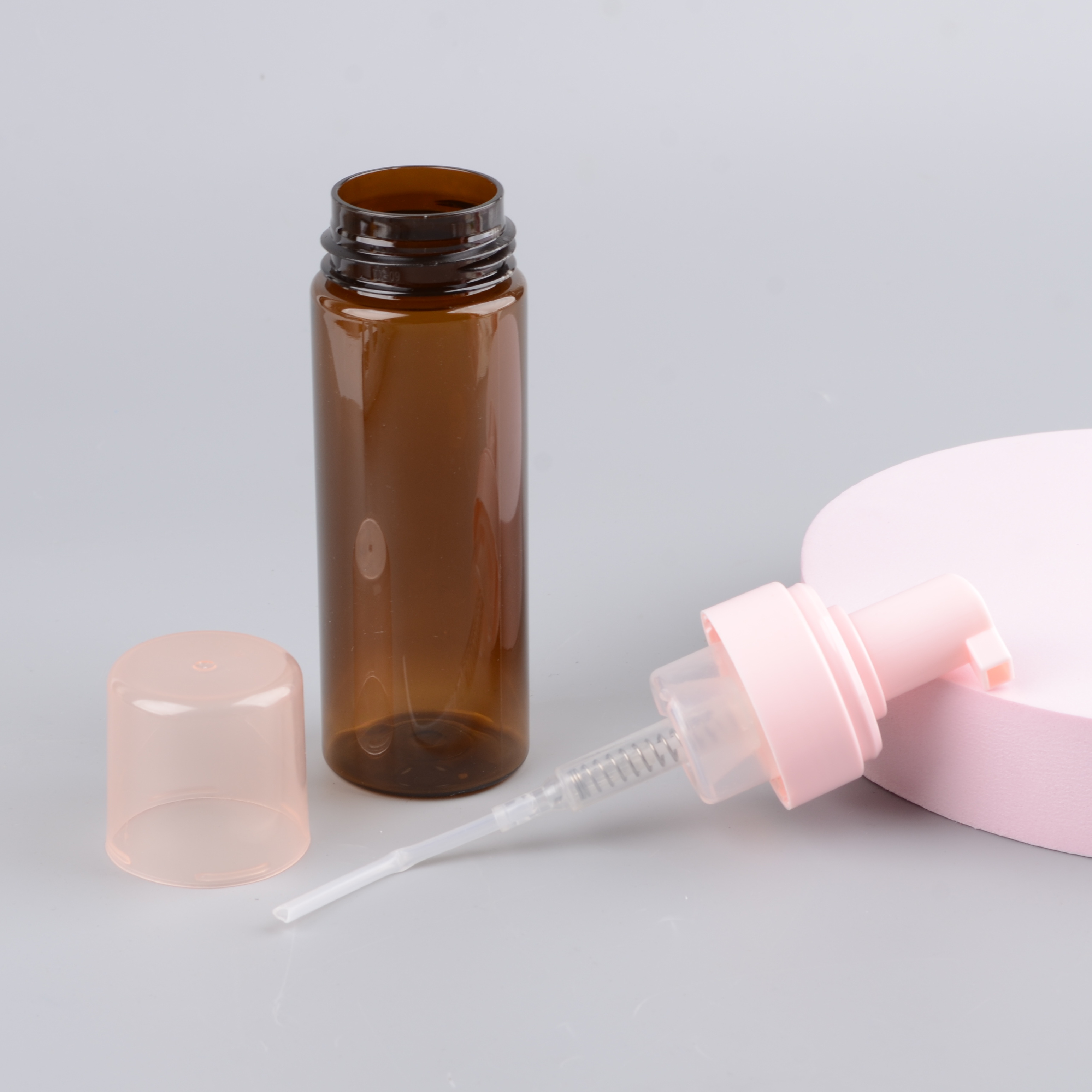 Refillable Industrial Use PET Cosmetic Lotion Bottle With Foam Pump Cylinder Shape Silk Screen &amp; UV Printing