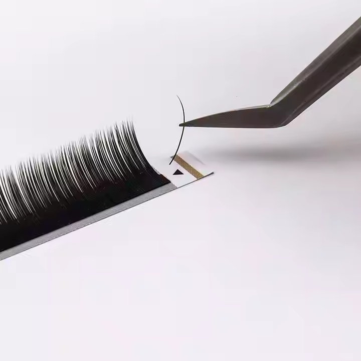تمديدات الرموش الفردية المهنية بأسلوب طبيعي وطويل متاحة بسمك 0.07mm و 0.15mm